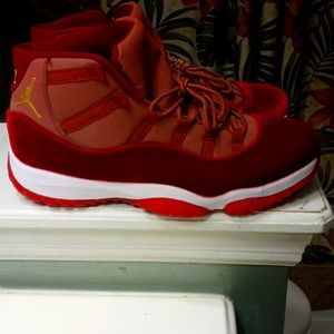 Rarely worn Velvet "Nike Air Jordan" size 11
